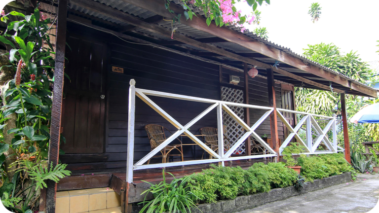 OYO 44084 Ombak Inn Chalet