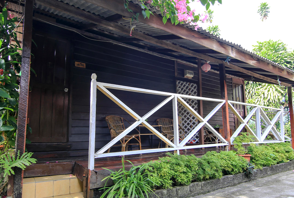 OYO 44084 Ombak Inn Chalet