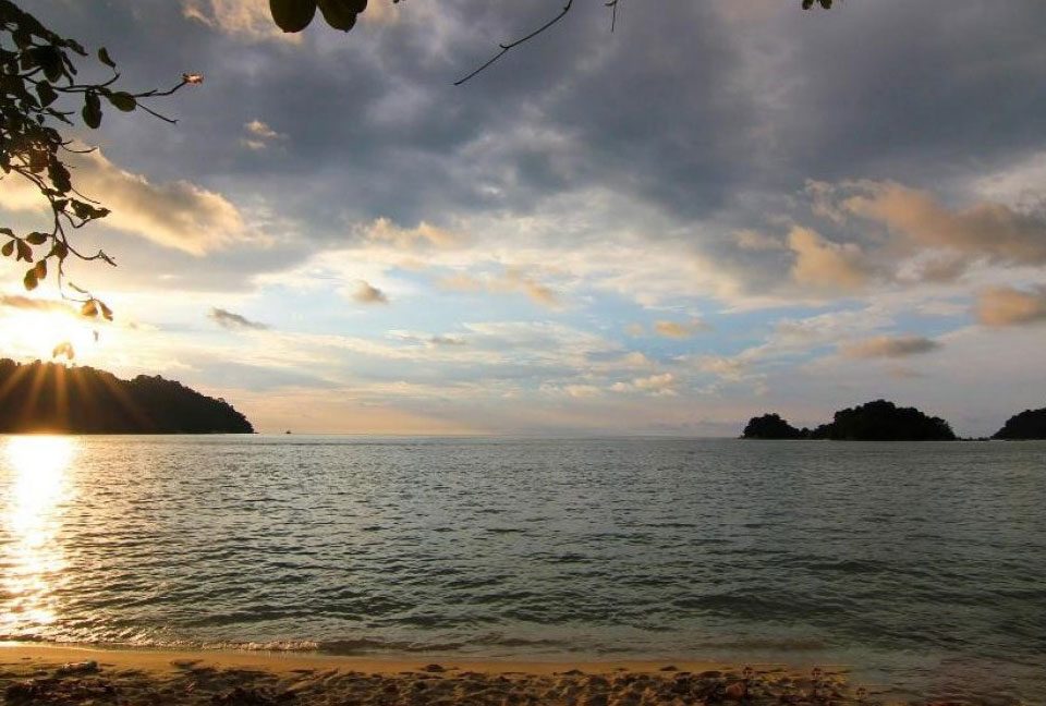 Pantai Puteri Dewi / Pantai Emas